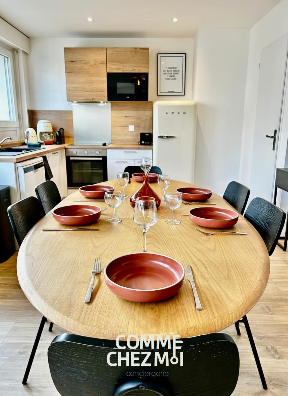 Kitchen or kitchenette, Dining area, stove