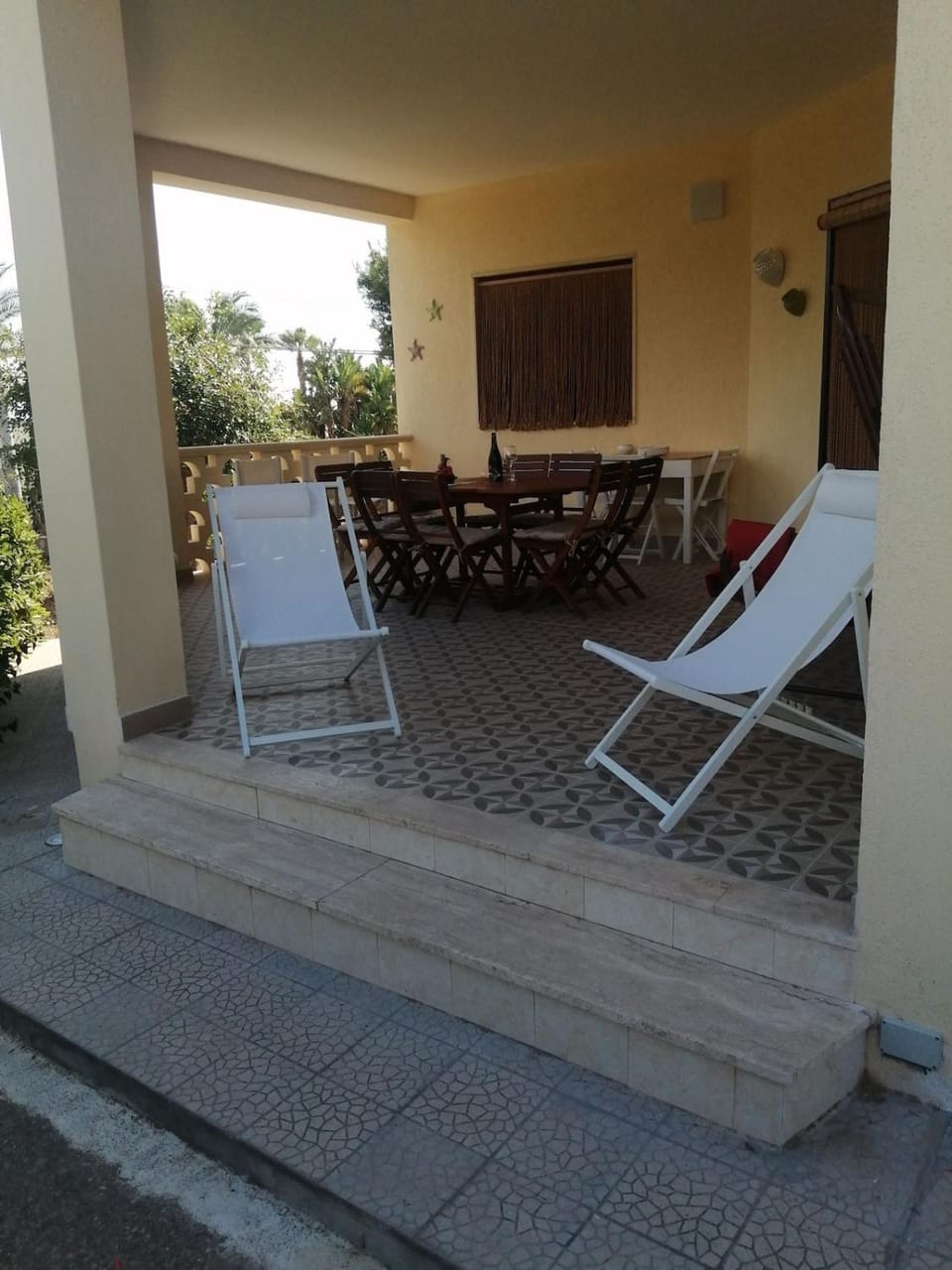 Patio, Day, sunbed