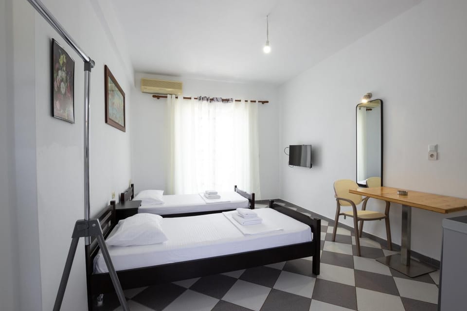 Bed, TV and multimedia, Bedroom, air conditioner