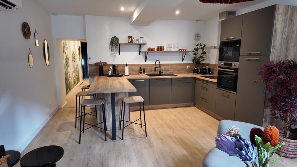 Dining area, dishwasher, oven, stove