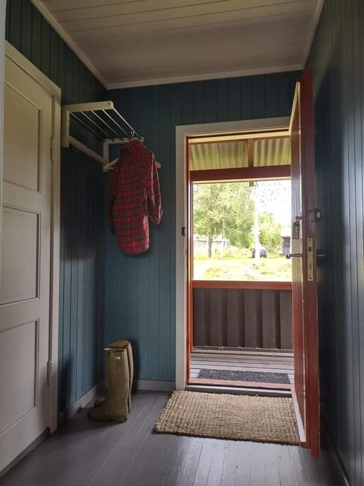 Facade/entrance, wardrobe