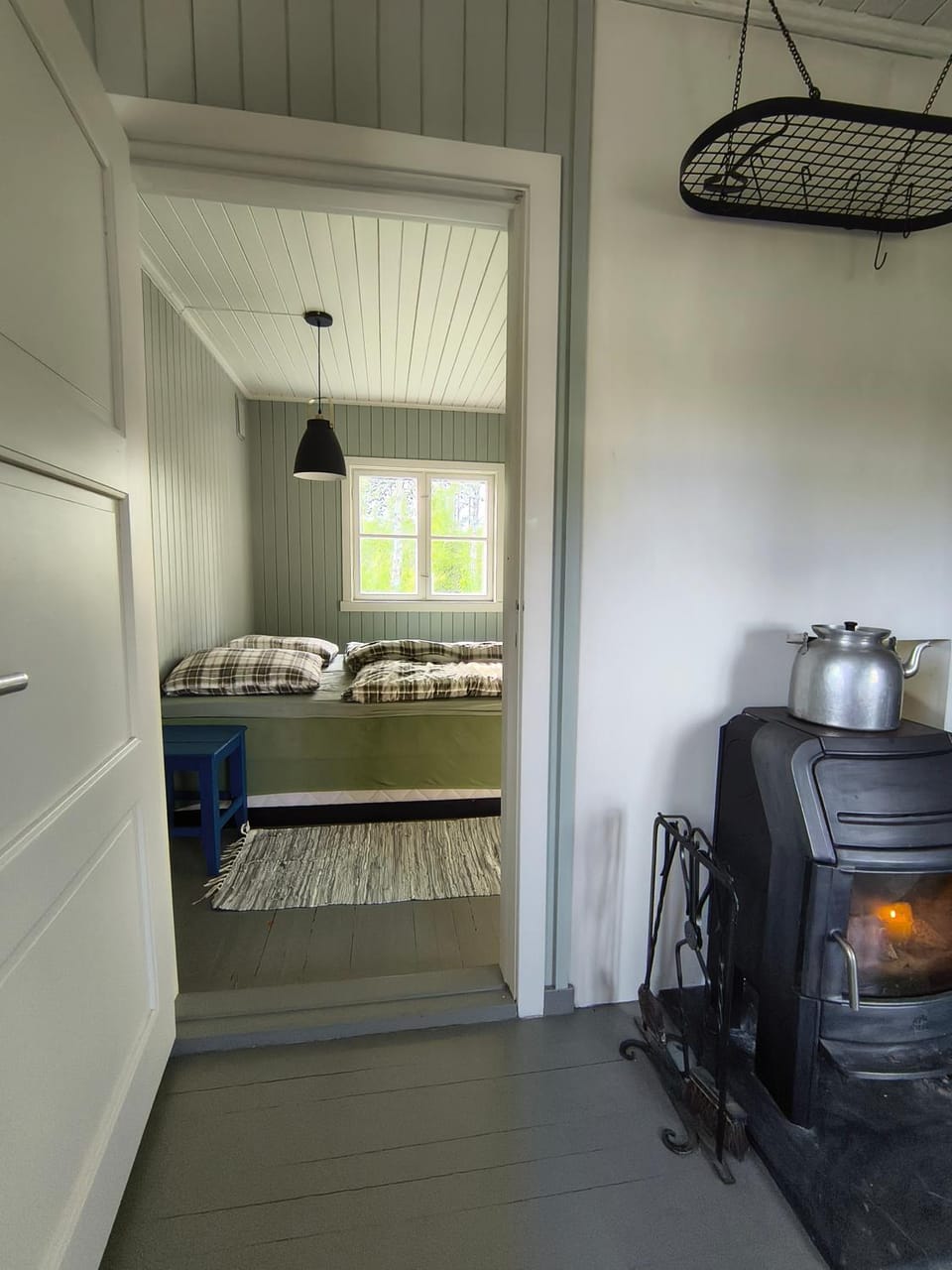 Living room, Bedroom, oven