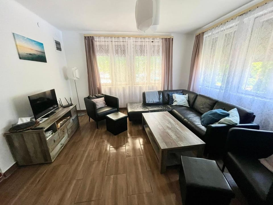 Communal lounge/ TV room, TV and multimedia, Living room