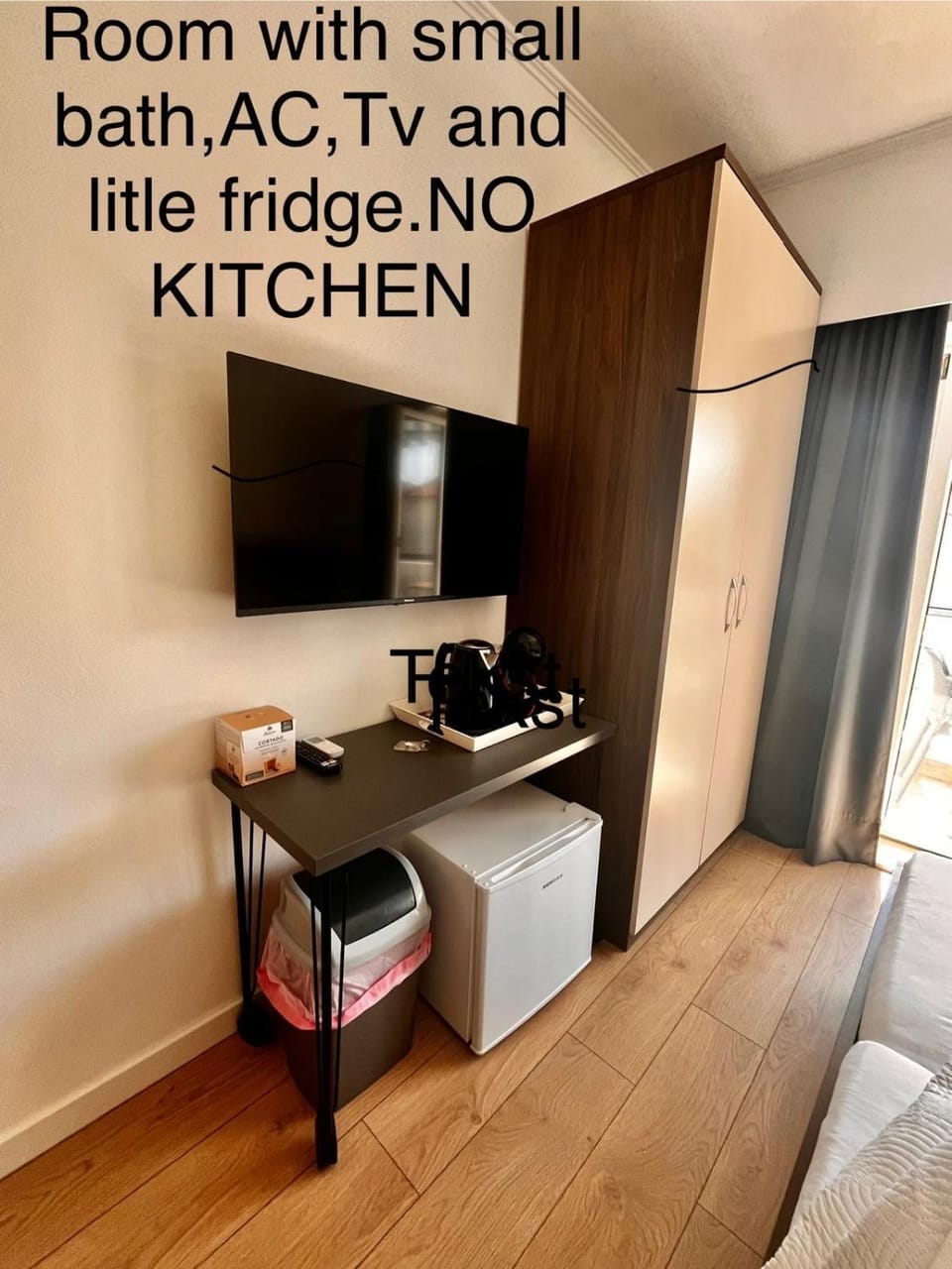 Bed, Photo of the whole room, Bedroom, Text overlay