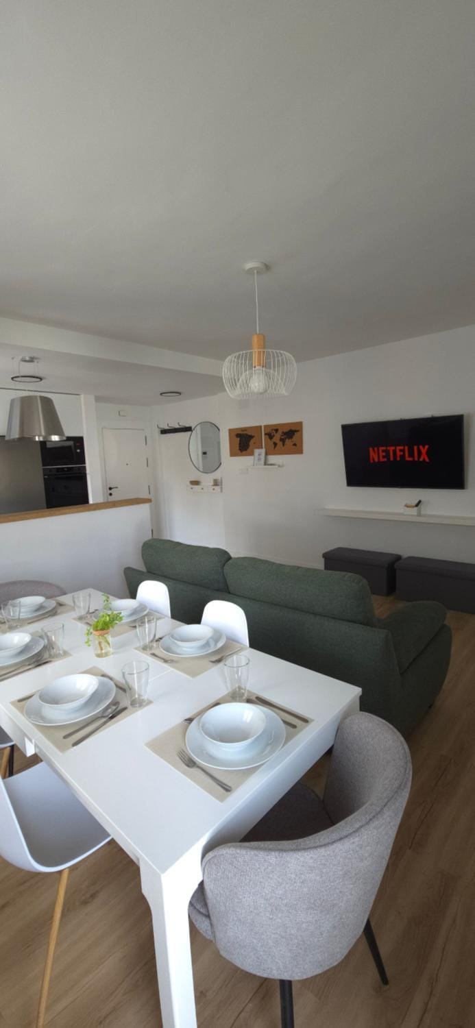 Communal lounge/ TV room, TV and multimedia, Kitchen or kitchenette, Living room, Seating area, Dining area