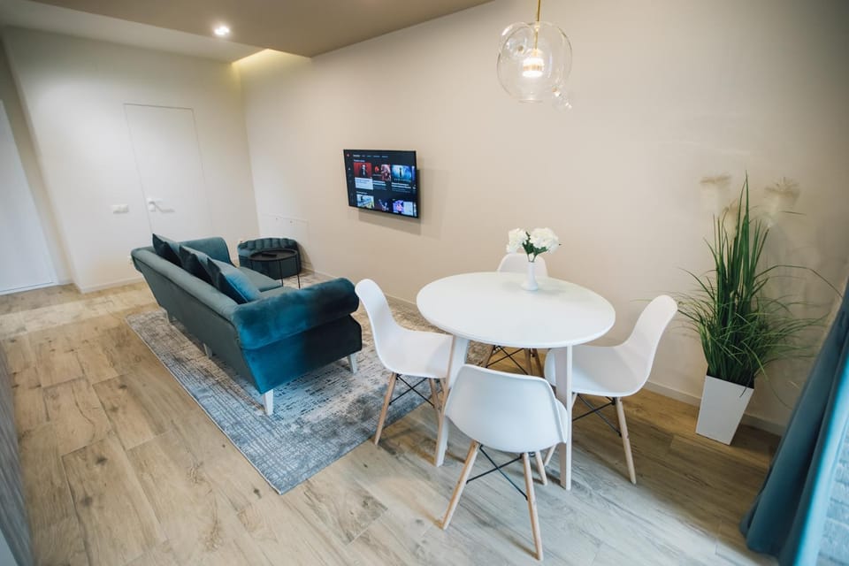 Communal lounge/ TV room, Dining area