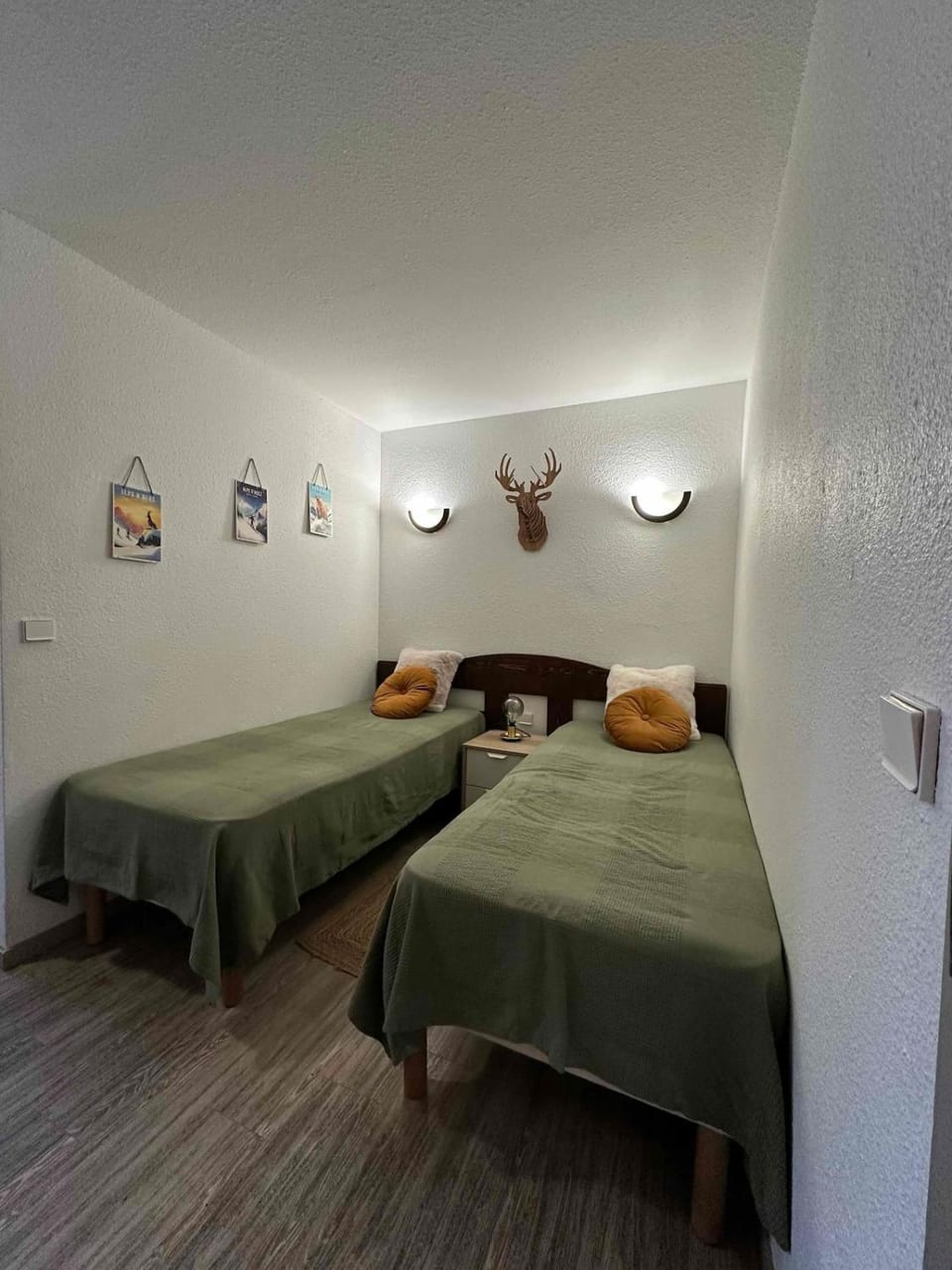 Photo of the whole room, Bedroom
