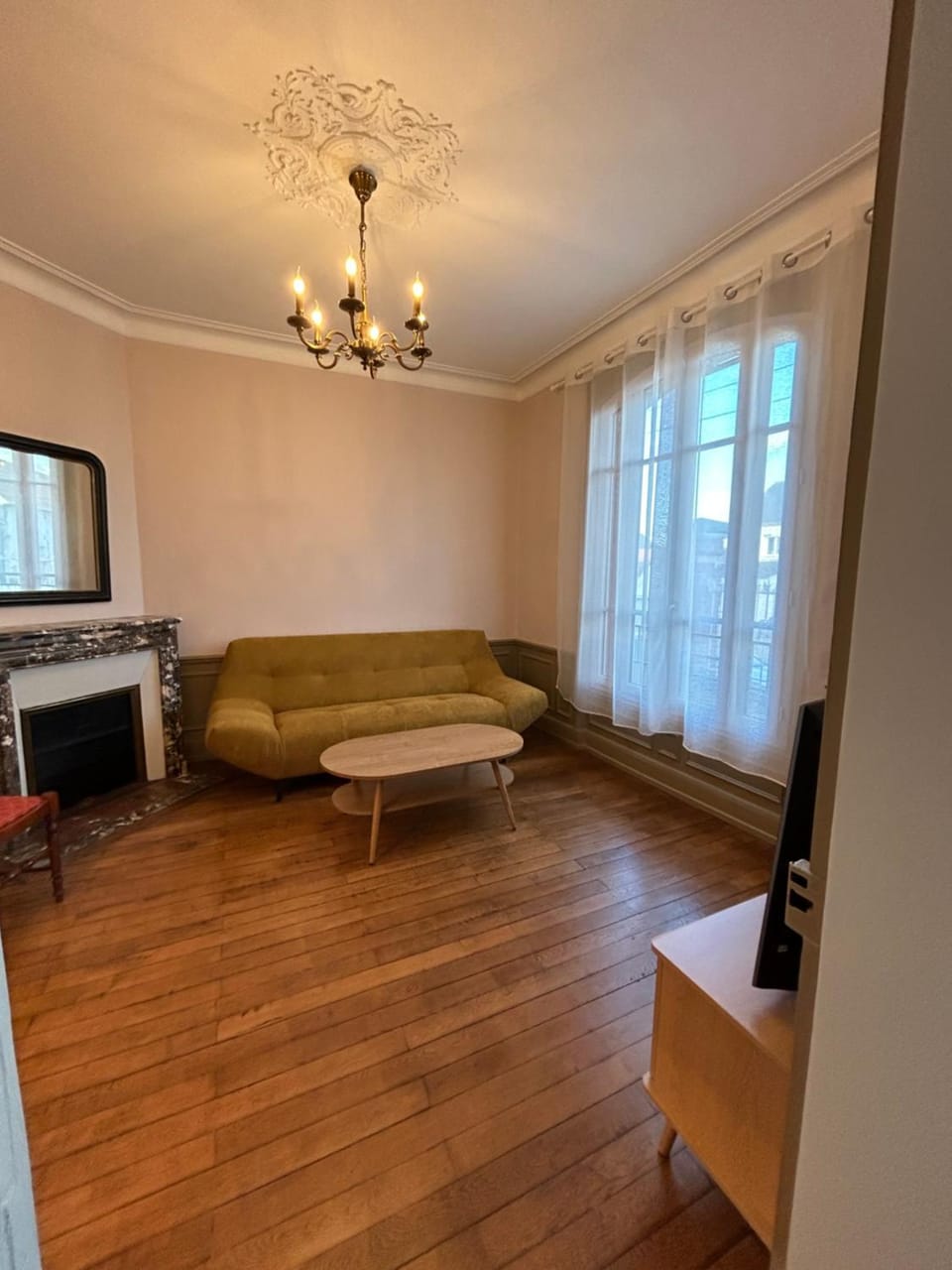 TV and multimedia, Seating area