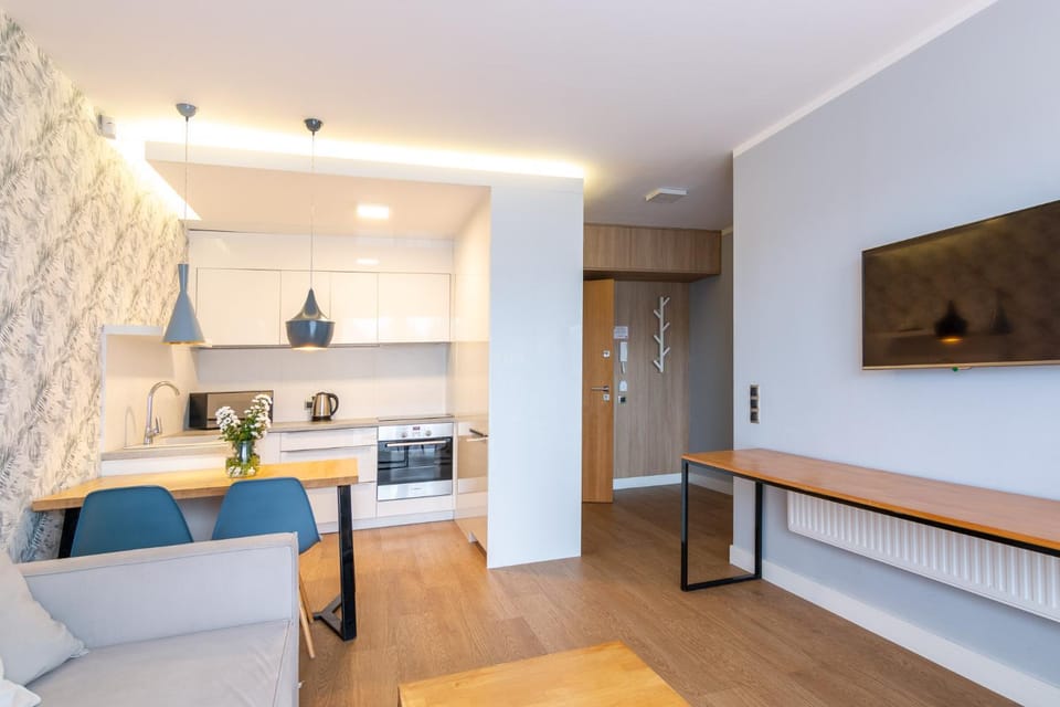 TV and multimedia, Kitchen or kitchenette, Living room, Seating area, Dining area