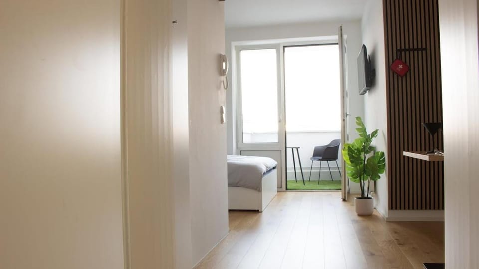 Photo of the whole room, Bedroom