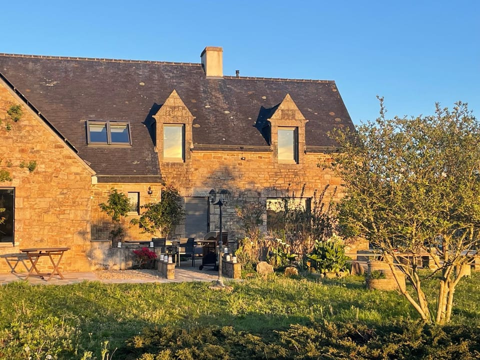 Appartement premium dans propriété avec parc et piscine chauffée privée Apartment in Brittany