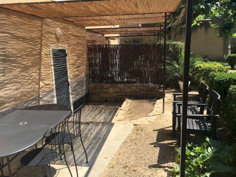 Patio, Garden, Dining area