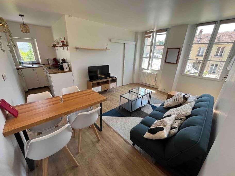 Appartement cosy, 10 min Château Versailles et 5 min Gare Apartment in Versailles