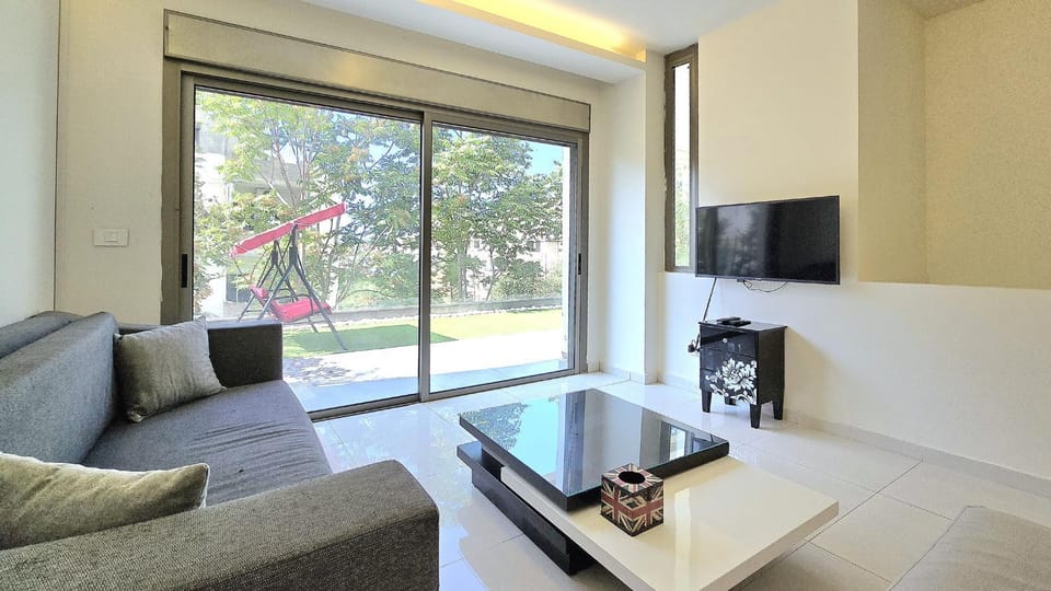 TV and multimedia, Living room, Seating area, Evening entertainment