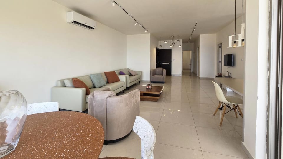 TV and multimedia, Living room, Seating area, Dining area, air conditioner