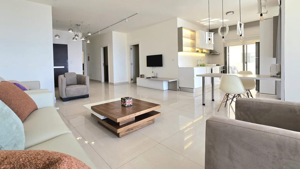 Kitchen or kitchenette, Living room, Seating area