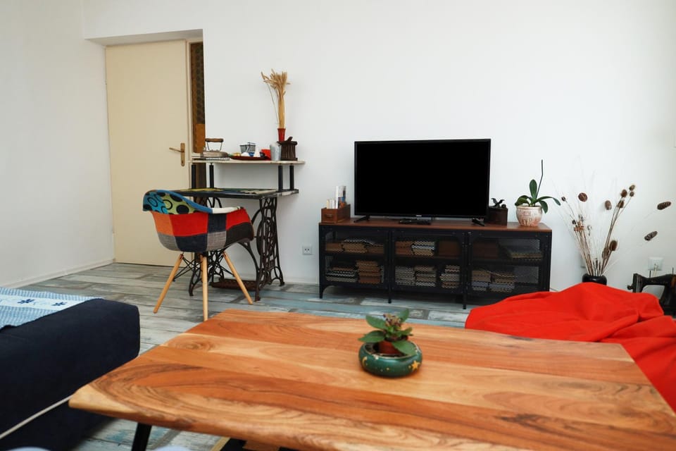 Communal lounge/ TV room, TV and multimedia, Living room, Seating area