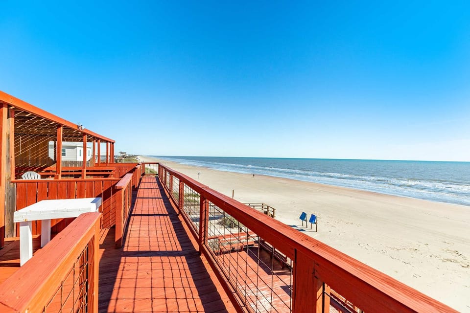 Starfish 6 - Beach, Please! Oceanfront & Miles of Sand! House in Surfside Beach