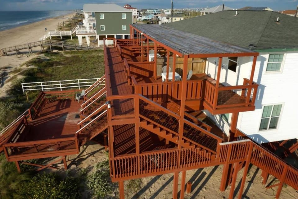 Starfish 6 - Beach, Please! Oceanfront & Miles of Sand! House in Surfside Beach