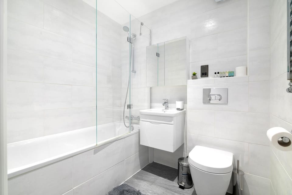 Shower, Toilet, Bathroom, Bath, towels