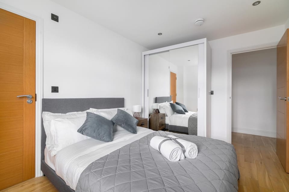 Bed, Photo of the whole room, Bedroom, towels, wardrobe