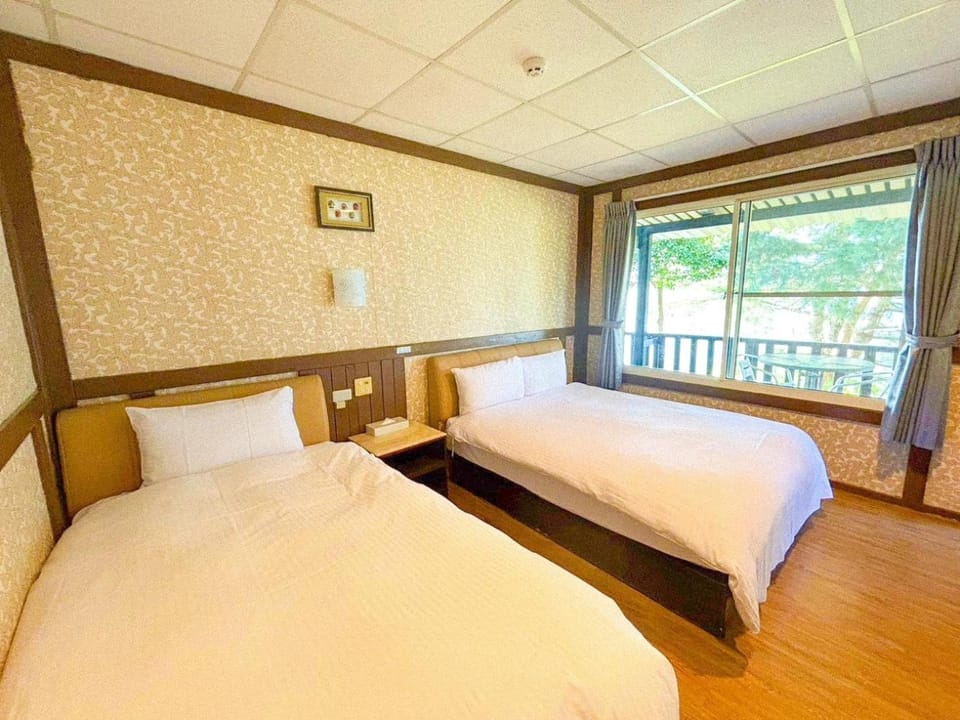 Bed, Photo of the whole room, On site