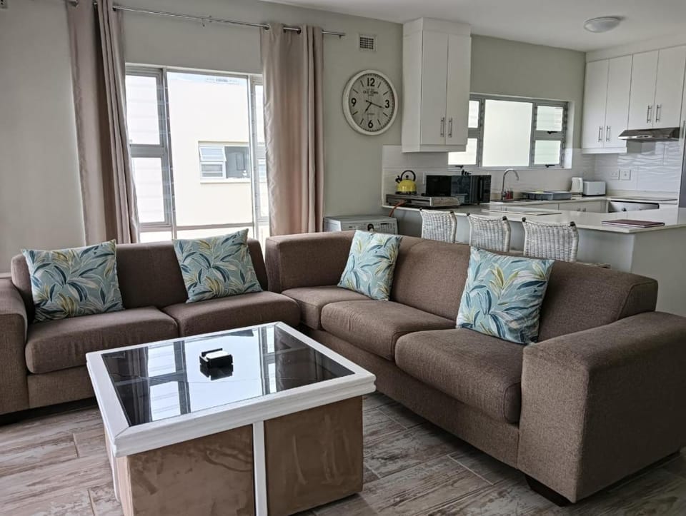 Kitchen or kitchenette, Seating area