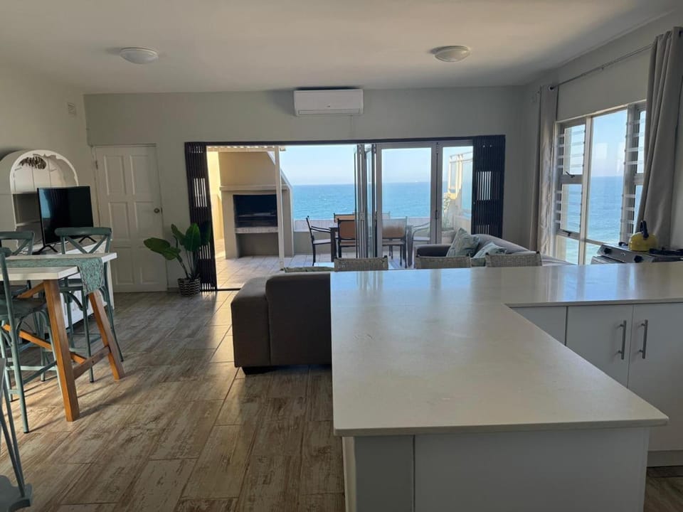 View (from property/room), Lounge or bar, kitchen