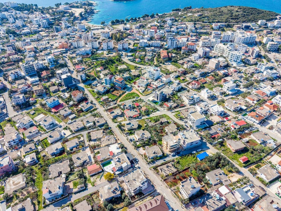 Property building, Day, Neighbourhood, Natural landscape, City view, Sea view, Street view, Location