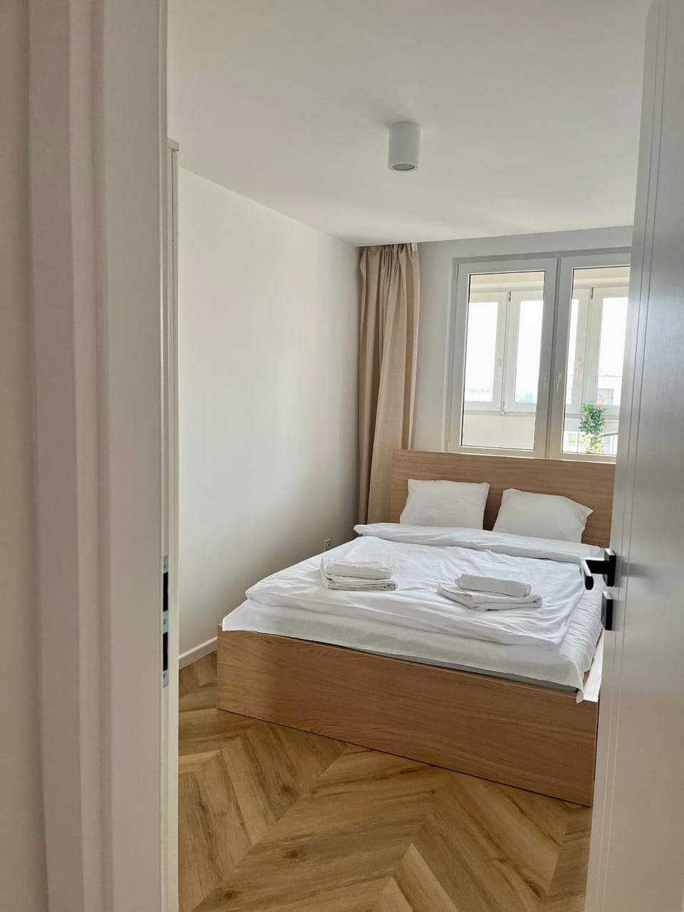 Bed, Photo of the whole room, Bedroom, towels