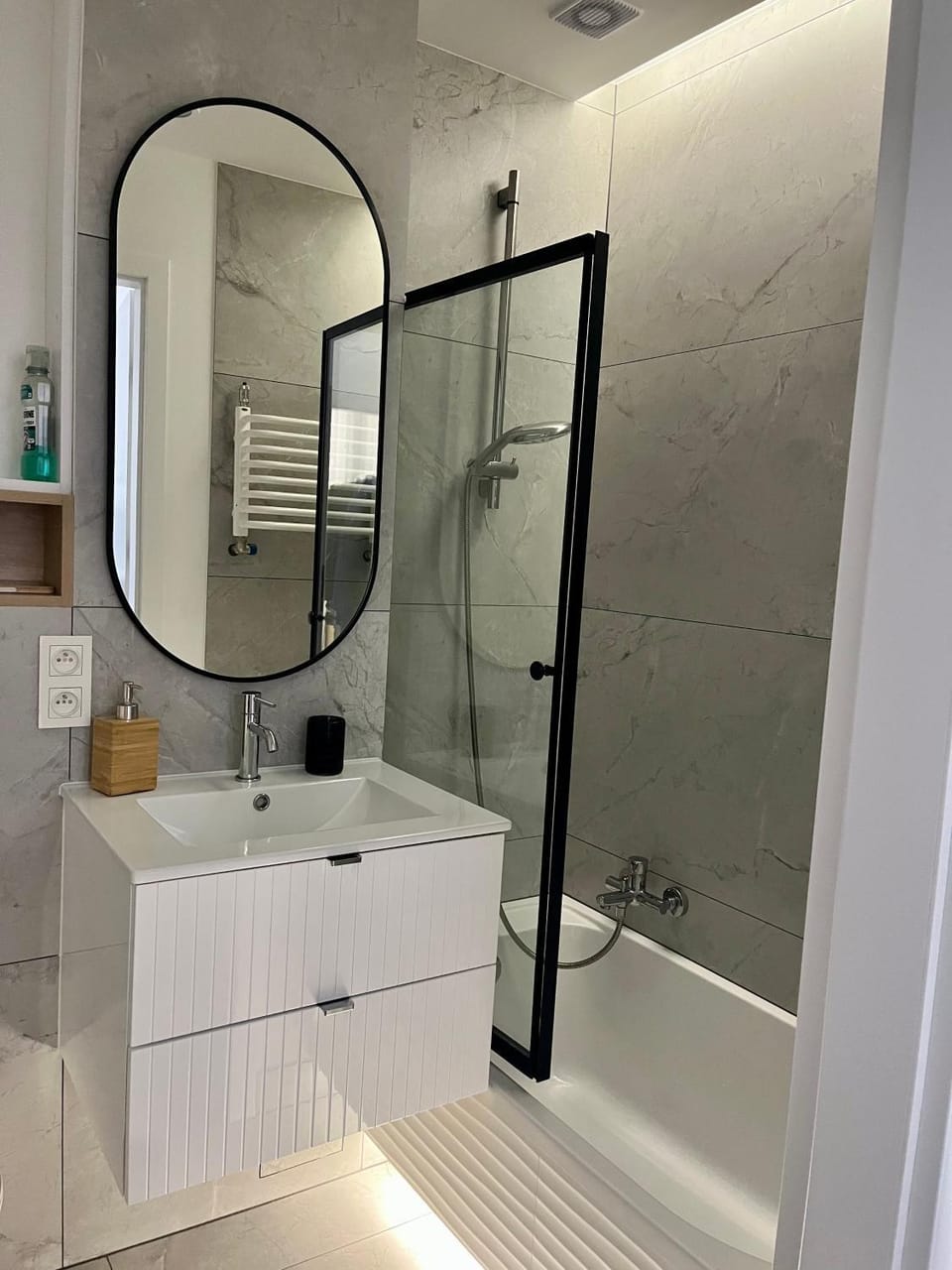 Shower, Bathroom, Bath, towels