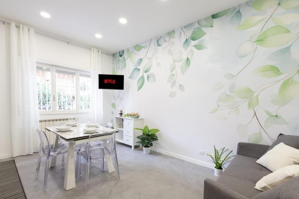 TV and multimedia, Living room, Seating area, Dining area