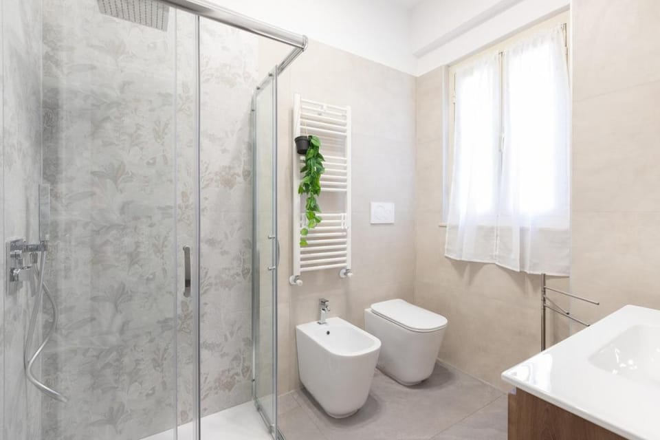 Shower, Toilet, Bathroom, bidet, towels