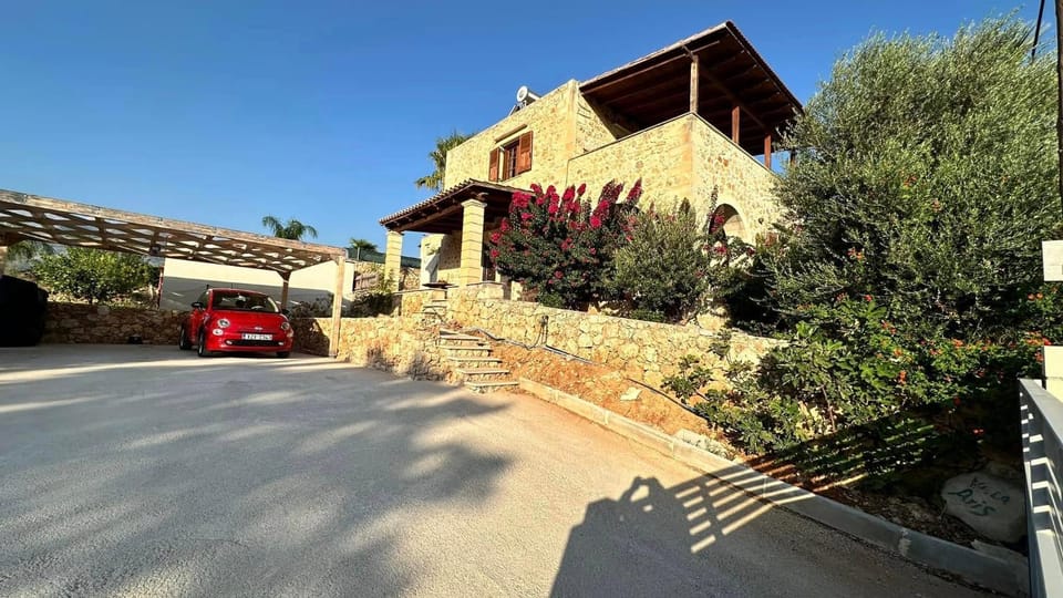 Villa Aris in Crete with private pool en private parking! Villa in Crete Region