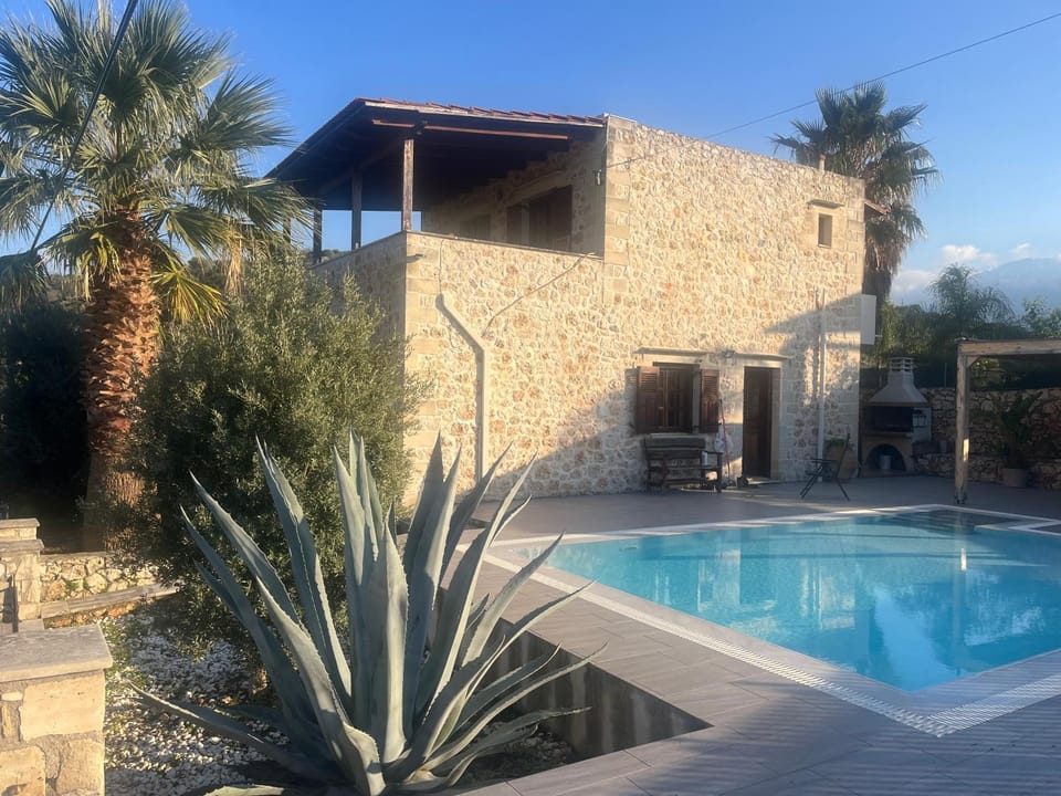 Villa Aris in Crete with private pool en private parking! Villa in Crete Region