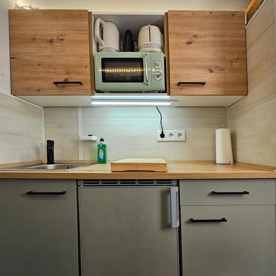 Kitchen or kitchenette, kitchen, kitchen