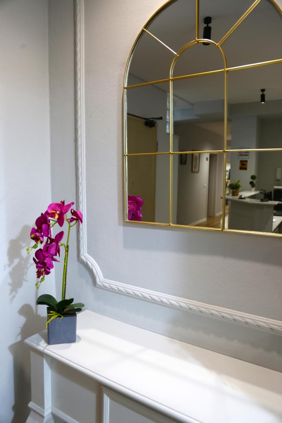 Lobby or reception, Decorative detail, Internal: Not applicable to any particular room