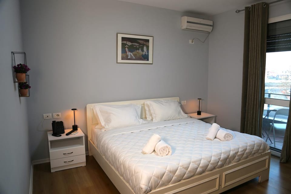 Bed, Photo of the whole room, Bedroom, towels, air conditioner
