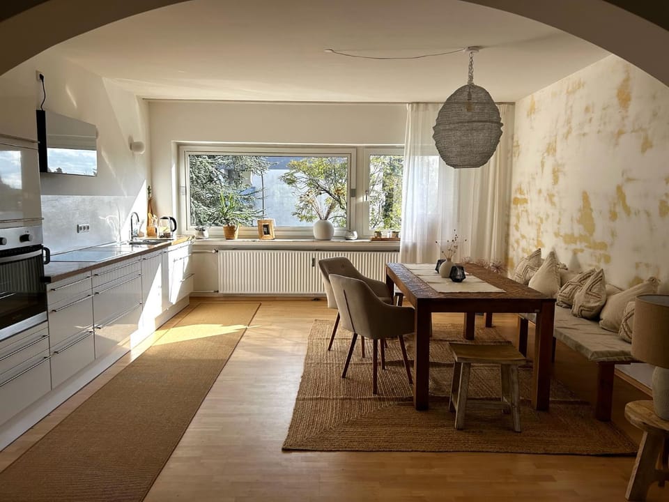 Kitchen or kitchenette, Living room, Seating area, Dining area, stove