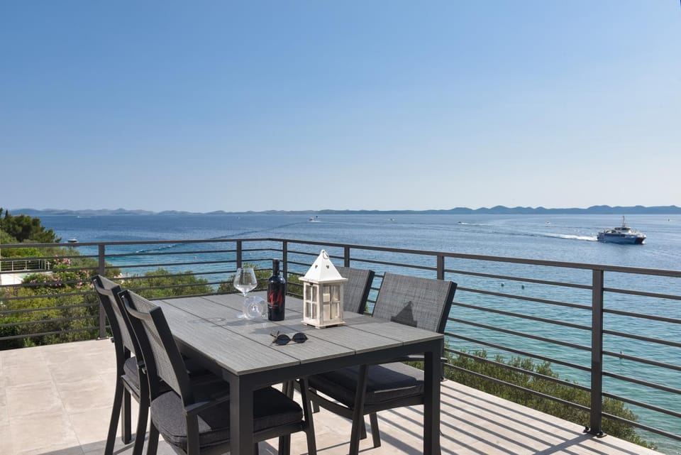 Day, Natural landscape, View (from property/room), Balcony/Terrace, Food and drinks, Sea view, Drinks, Alcoholic drinks