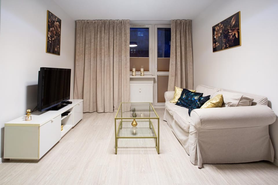 Communal lounge/ TV room, TV and multimedia, Living room