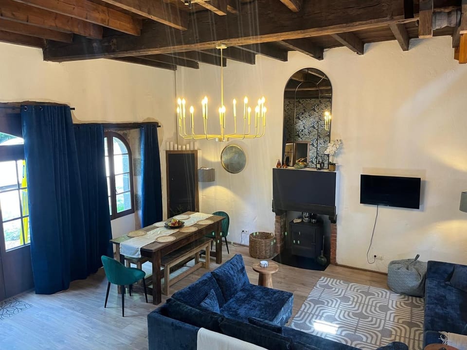 TV and multimedia, Living room, Dining area