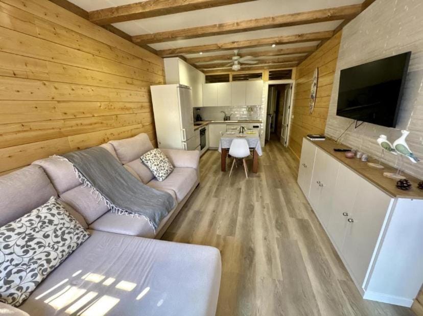 Communal lounge/ TV room, Kitchen or kitchenette