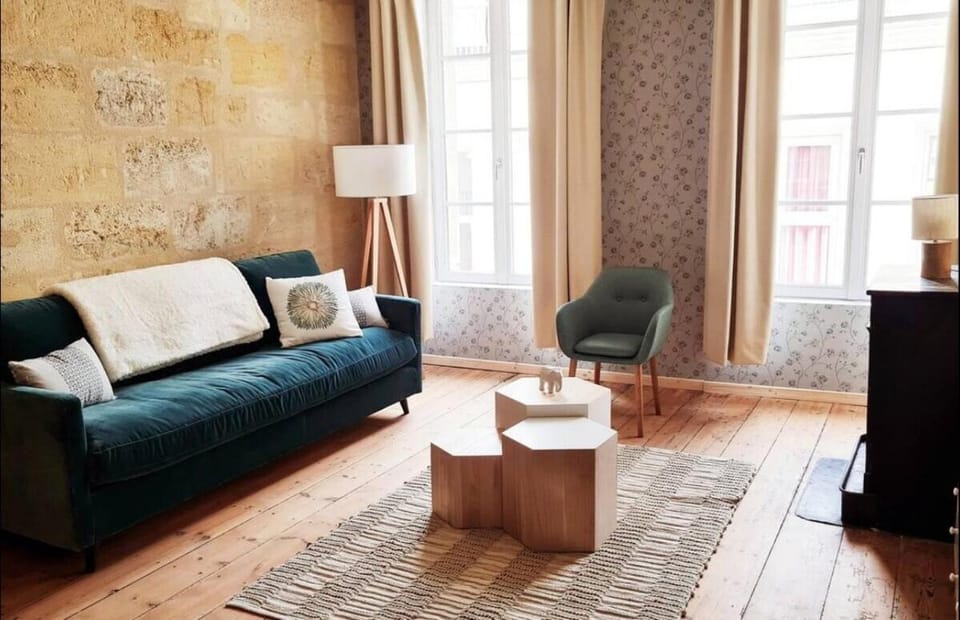 4- Hypercentre, FREE Parking, Clim, Wifi, Netflix Apartment in Fronsac