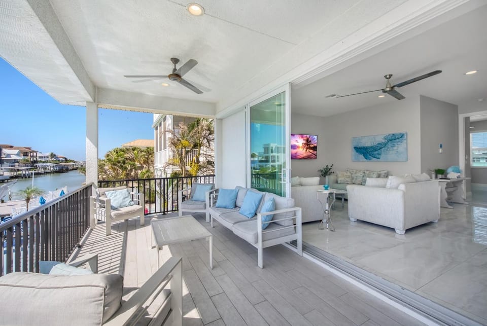Sunsational Sunsets by Sun Palace Vacations House in Estero Island