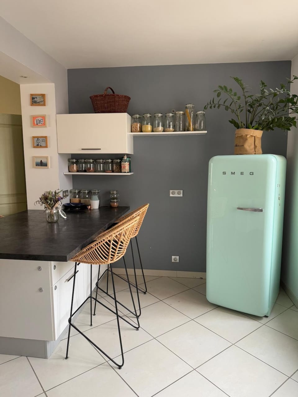 Coffee/tea facilities, dishwasher, microwave, oven