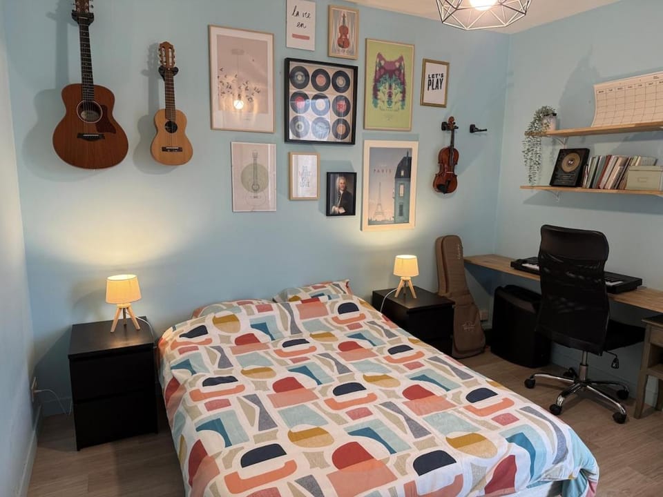Bed, Photo of the whole room