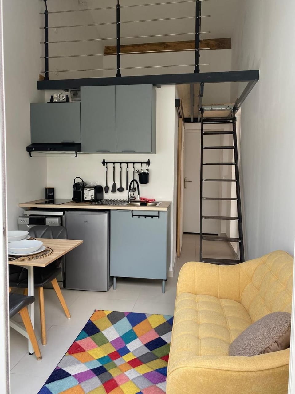 Coffee/tea facilities, Seating area, Dining area, dishwasher, stove