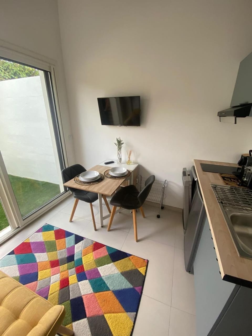 Communal lounge/ TV room, TV and multimedia, Kitchen or kitchenette, Living room, Seating area, Dining area