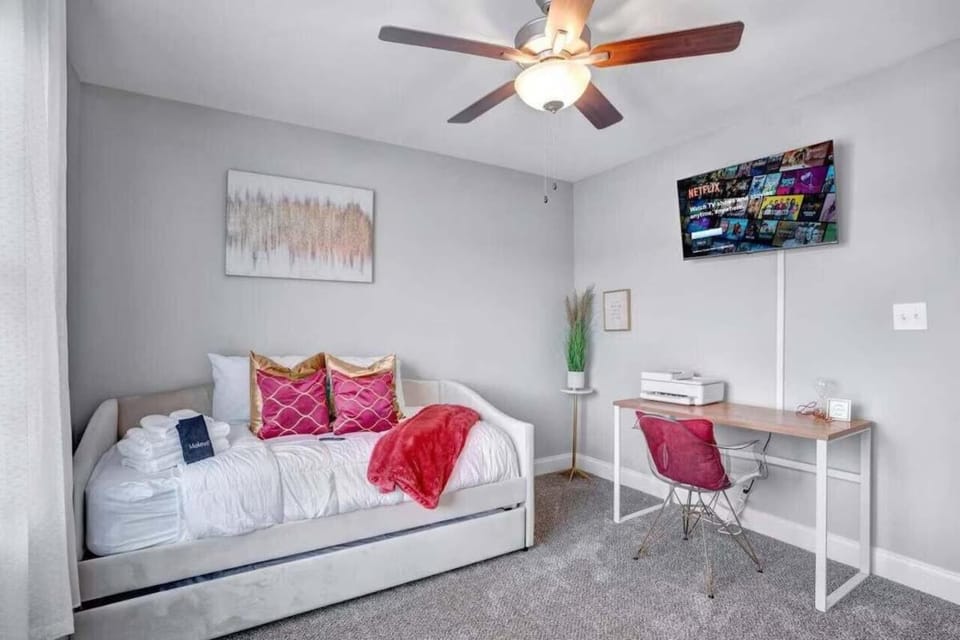 A Taste of Luxe Upscale Condo Near Nashville and Ft Campbell House in Clarksville